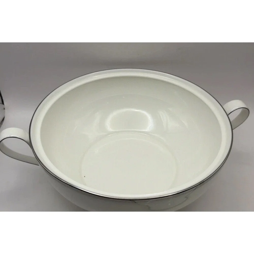 Mikasa Wellesley Covered Casserole Fine Bone China Platinum Trim VTG 8.5